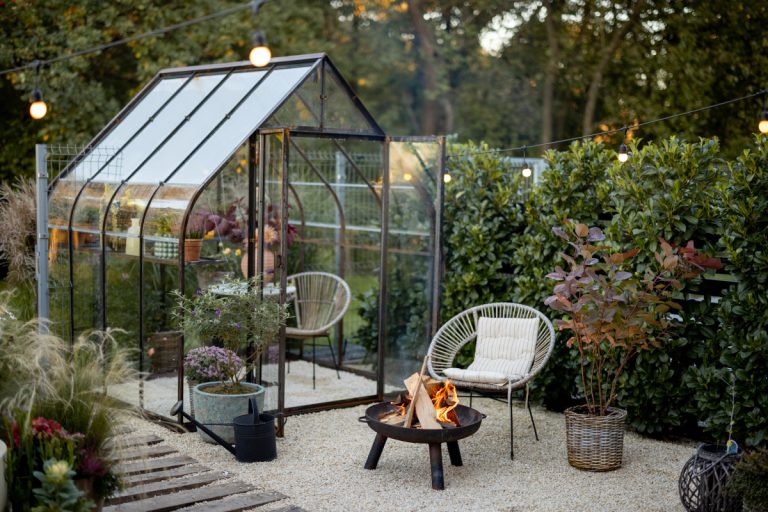 beau jardin avec cheminé