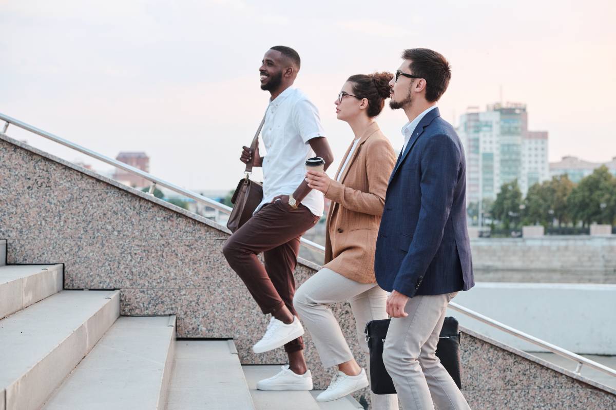 étudiants se rendant en stage en entreprise